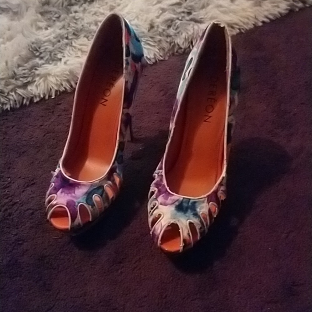Dereon heels